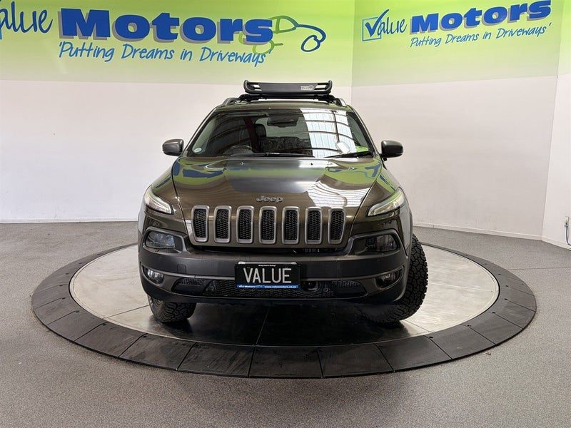 2014 Jeep Cherokee 3.2L 4WD .. HOW COOL IS THIS!!, photo 2