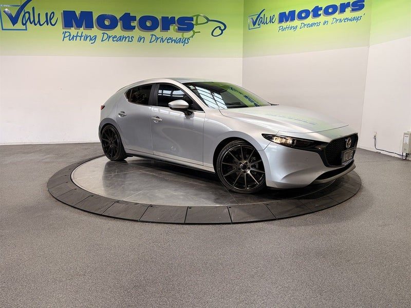 2023 Mazda 3 NEW SHAPE ON NEW ALLOYS!!