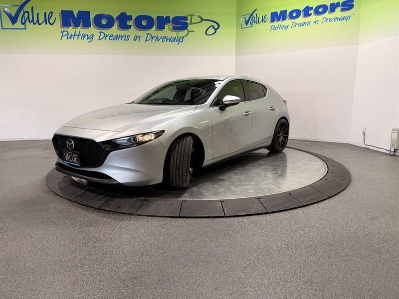 2023 Mazda 3 NEW SHAPE ON NEW ALLOYS!!, photo 3