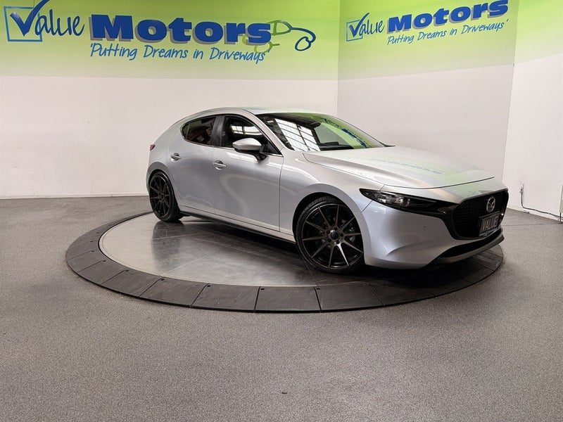 2023 Mazda 3 NEW SHAPE ON NEW ALLOYS!!