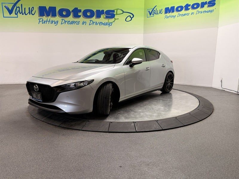 2023 Mazda 3 NEW SHAPE ON NEW ALLOYS!!, photo 3