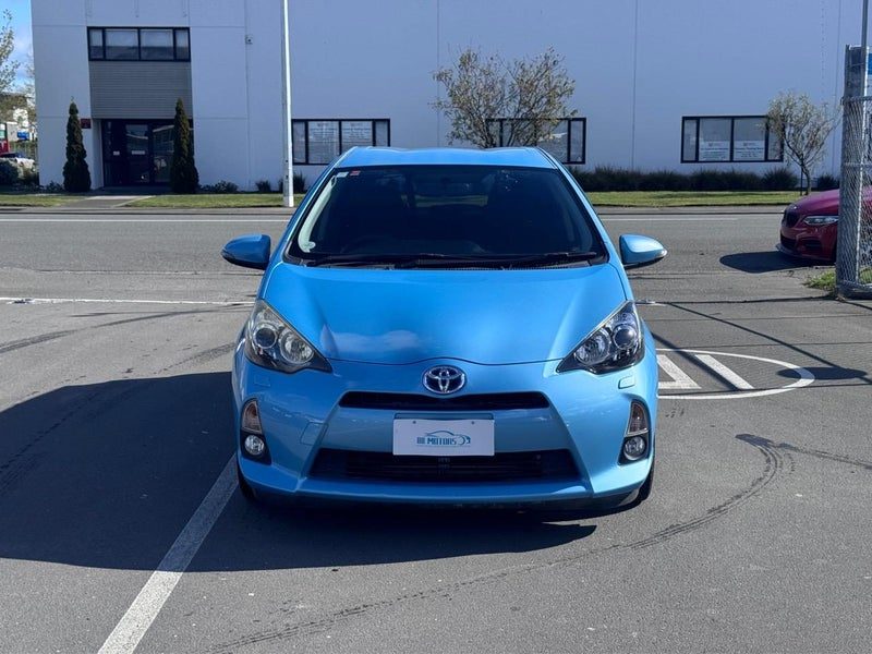 2013 Toyota Aqua S, photo 2