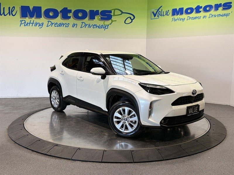 2021 Toyota Yaris Cross HYBRID, ONLY 24,361KMS!!