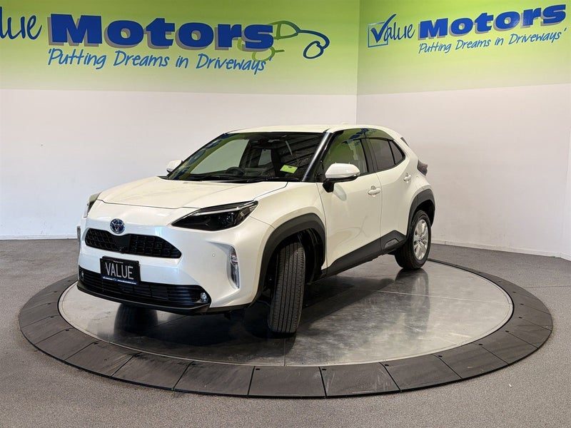 2021 Toyota Yaris Cross HYBRID, ONLY 24,361KMS!!, photo 3