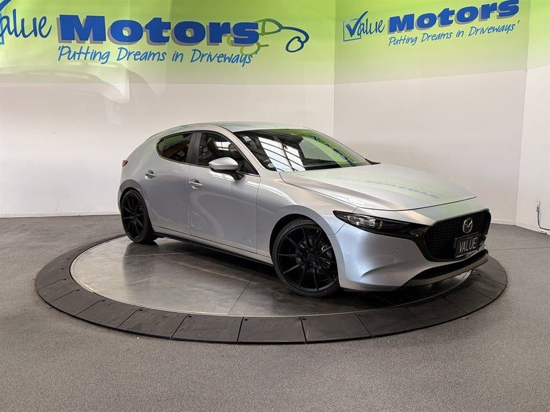 2023 Mazda 3 NEW SHAPE ON NEW ALLOYS!!