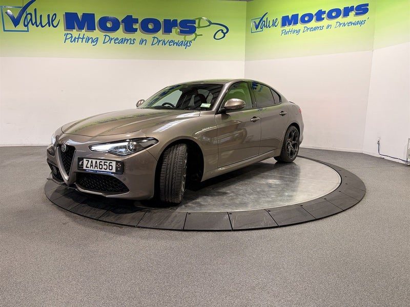 2017 Alfa Romeo Giulia VELOCE, photo 3