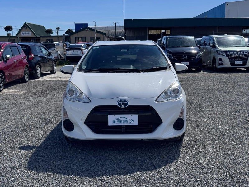 2016 Toyota Aqua, photo 2