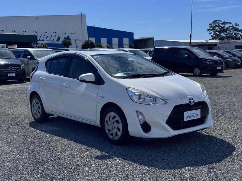 2016 Toyota Aqua, photo 3