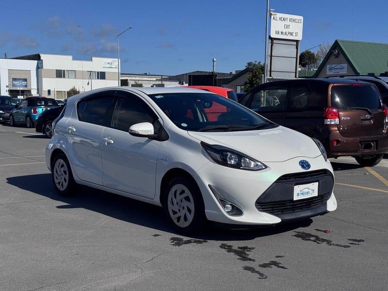 2018 Toyota Aqua S Push botton start, photo 3