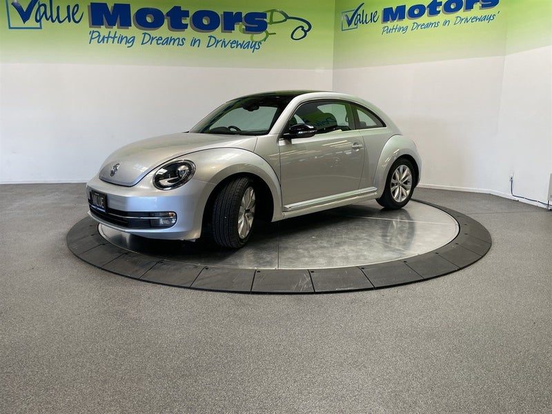 2013 Volkswagen Beetle SLEEK BUG IN SILVER!!, photo 3