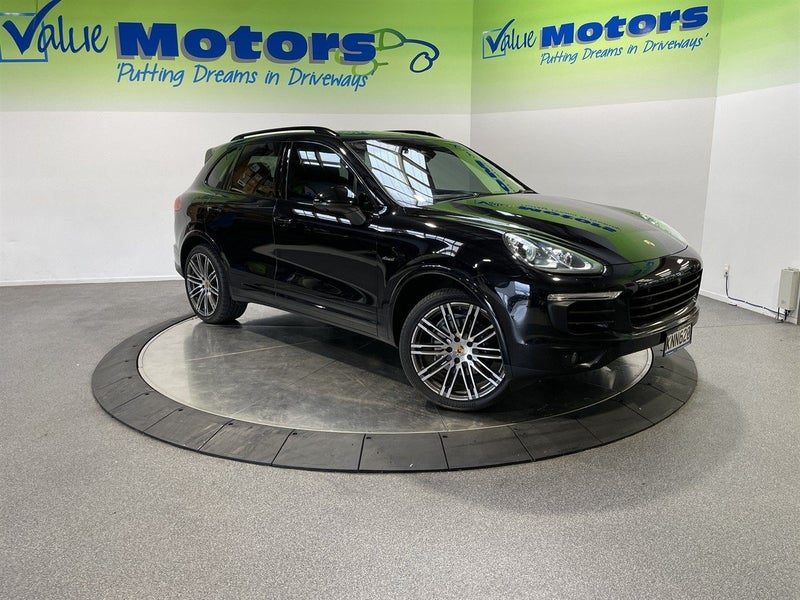2017 Porsche Cayenne DIESEL PLATINUM EDITION!!