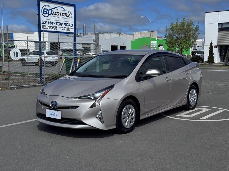 2017 Toyota Prius S Model VERY LOW KMS!!