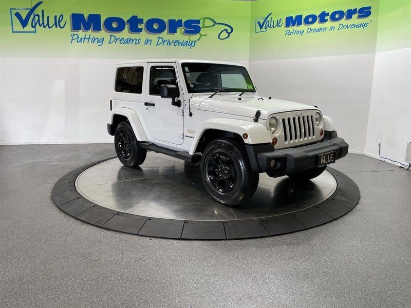2013 Jeep Wrangler SAHARA SHORT WHEEL BASE!!, photo 2