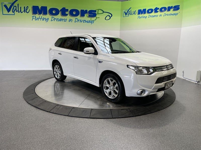 2013 Mitsubishi Outlander PHEV, photo 2