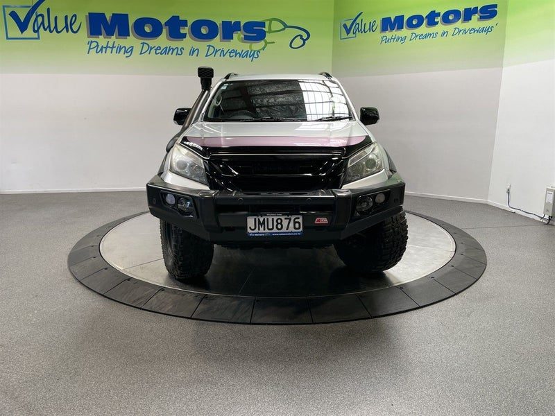 2015 Isuzu MU-X, photo 2