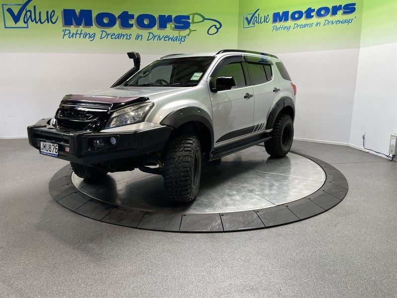 2015 Isuzu MU-X, photo 3