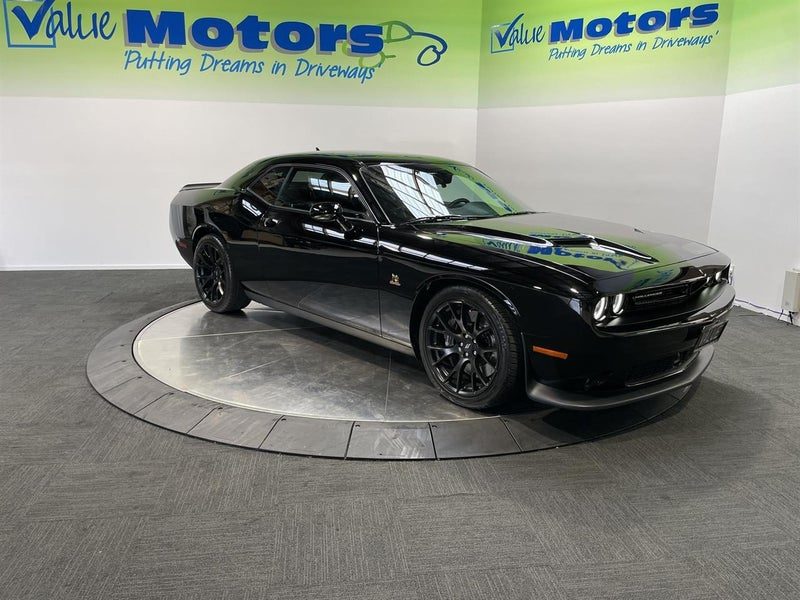 2018 Dodge Challenger R/T 6.4L SCATPACK!!