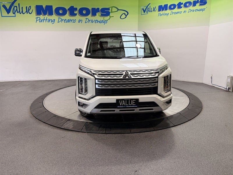 2019 Mitsubishi Delica, photo 2