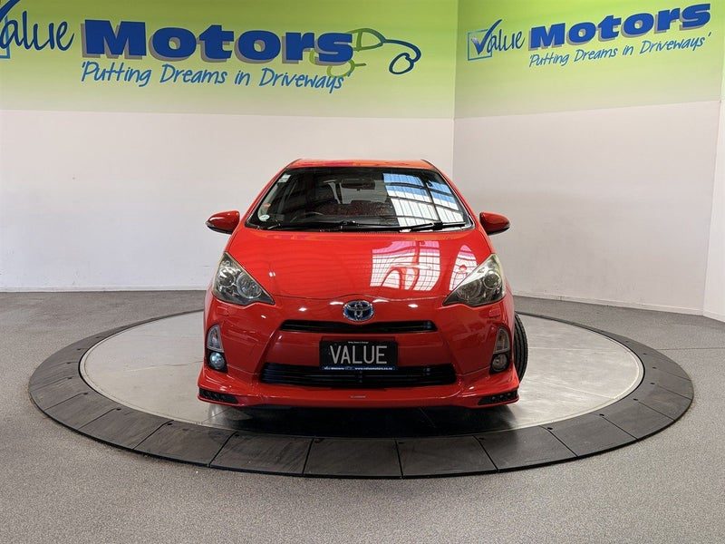 2013 Toyota Aqua Hybrid, photo 2