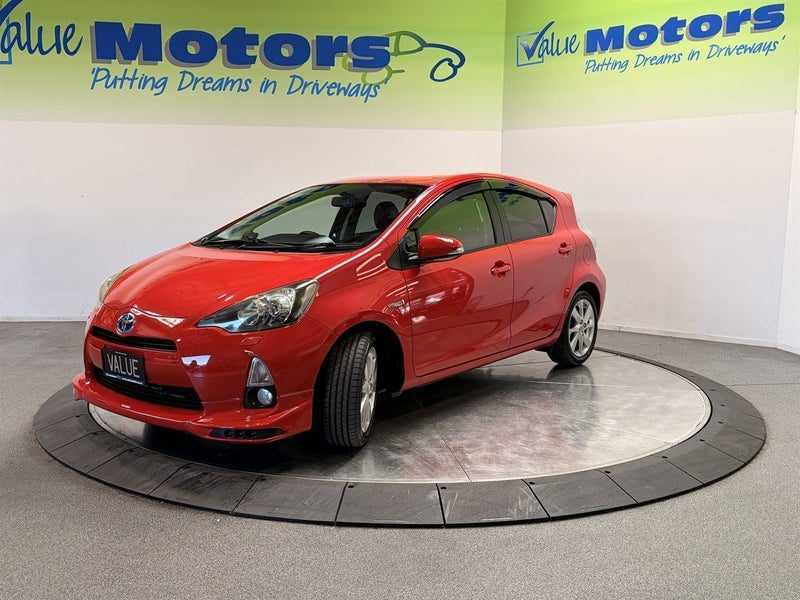2013 Toyota Aqua Hybrid, photo 3