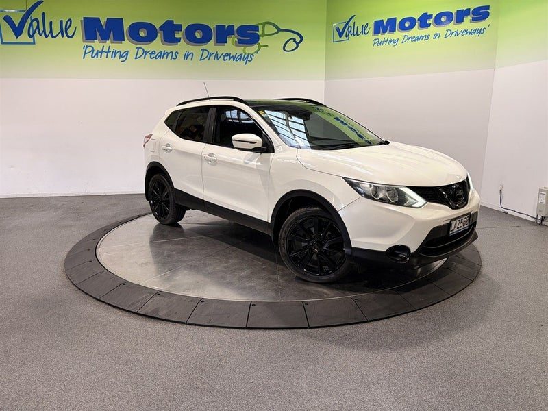 2017 Nissan Qashqai ST-L with FRESH BLACK PACK!!
