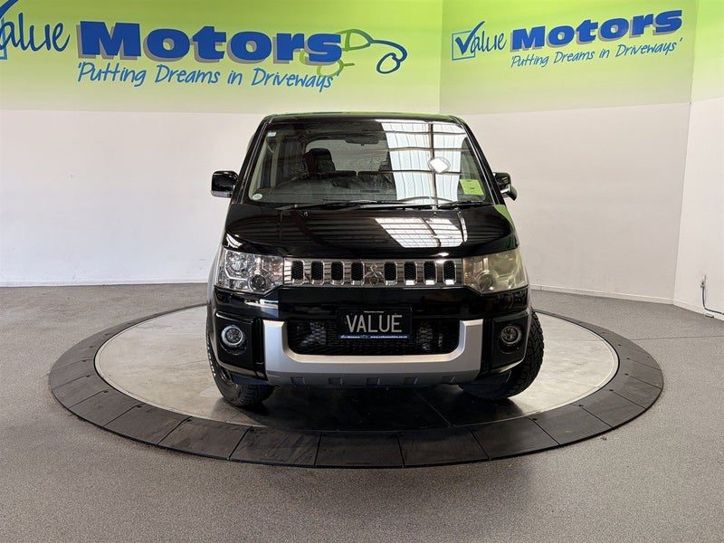 2013 Mitsubishi Delica, photo 2