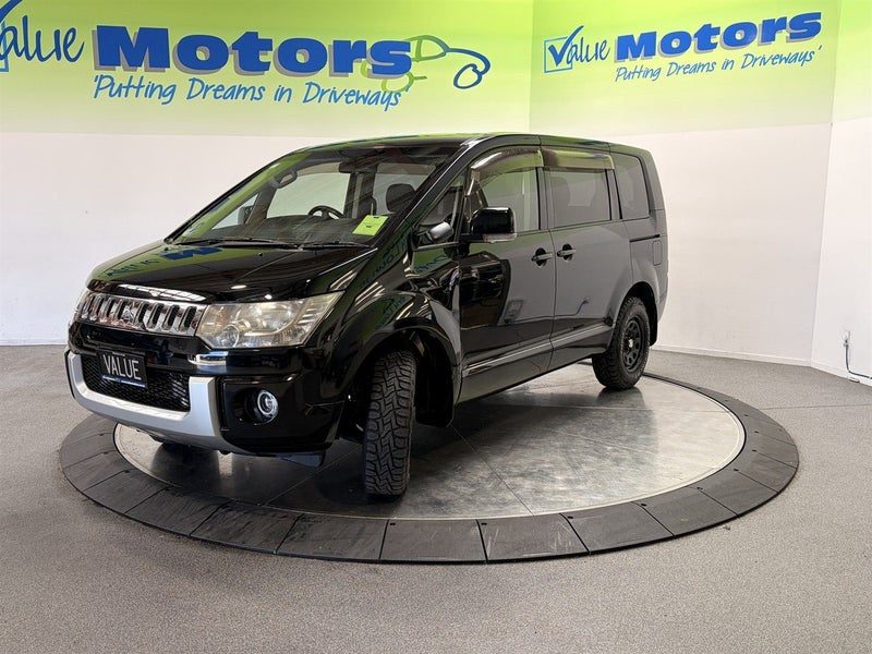2013 Mitsubishi Delica, photo 3