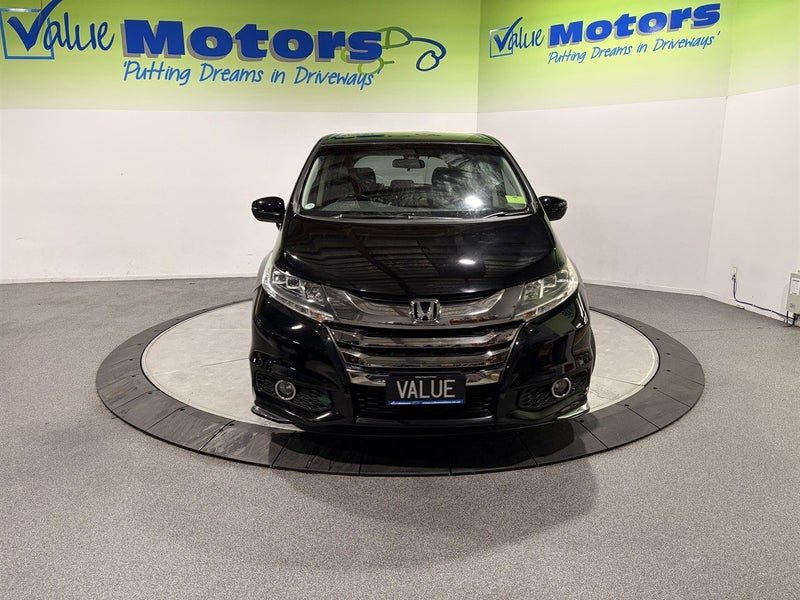 2015 Honda Odyssey 8 Seater Family Van, photo 2