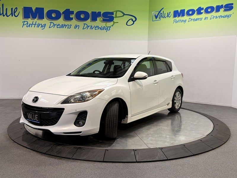 2012 Mazda Axela 2.0L CRISP EXAMPLE with LOW KMS!!, photo 3