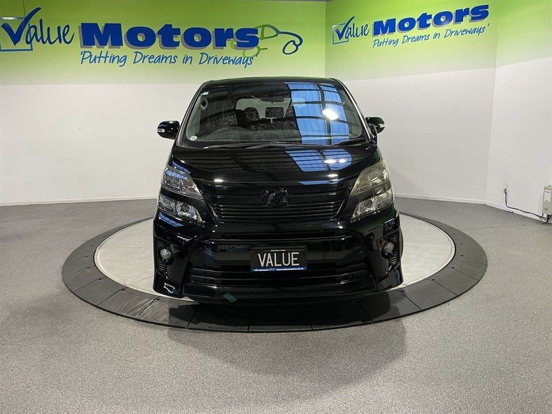 2013 Toyota Vellfire, photo 2