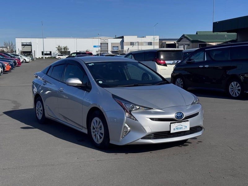 2016 Toyota Prius S Model With Reversing Camera, photo 3