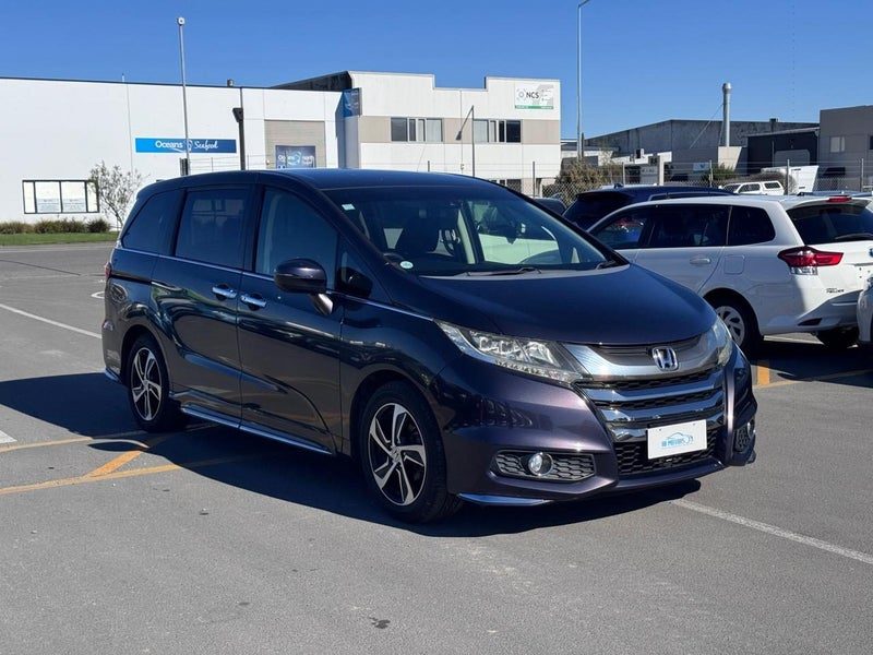 2015 Honda Odyssey Absolute, photo 3