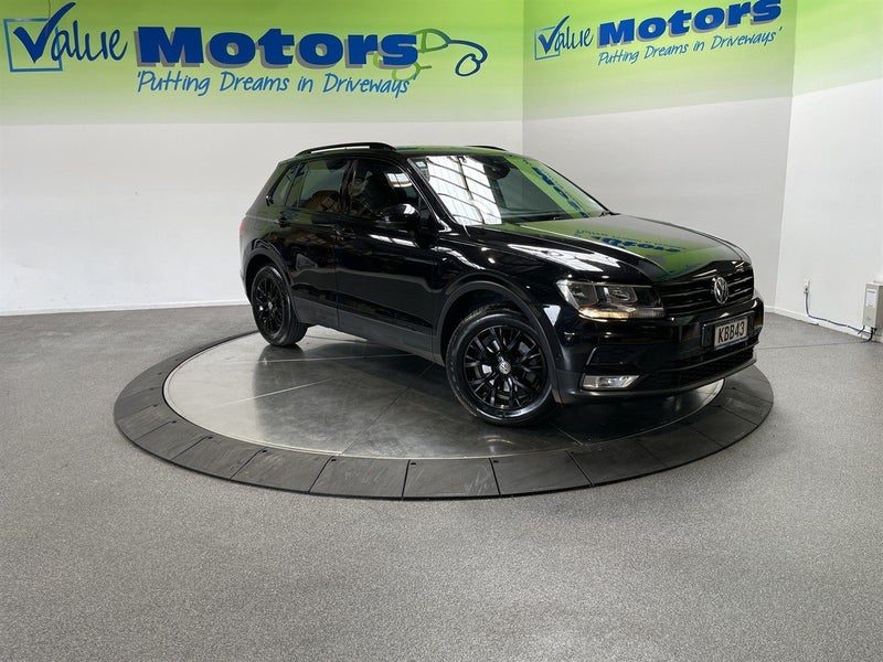 2016 Volkswagen Tiguan TSi with FRESH BLACK PACK!!
