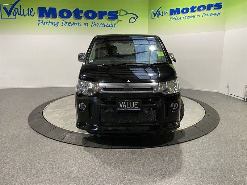 2017 Mitsubishi Delica, photo 2
