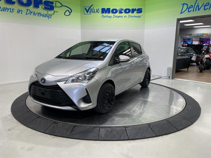 2017 Toyota Vitz HYBRID ROUGHED UP ON STEELIES, photo 3