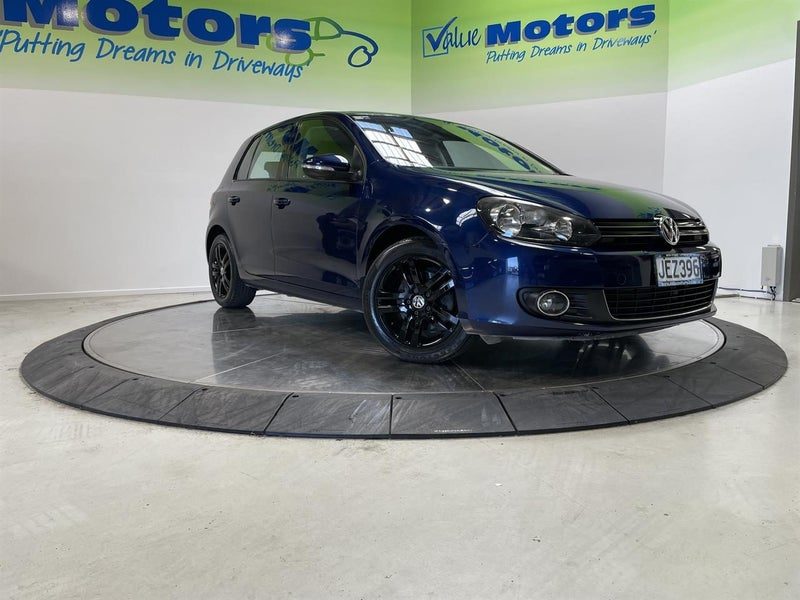 2010 Volkswagen Golf TSi HOT LOOKING HATCH!!