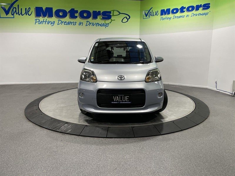 2014 Toyota Porte WIDE OPENING PASSENGER DOOR, photo 2