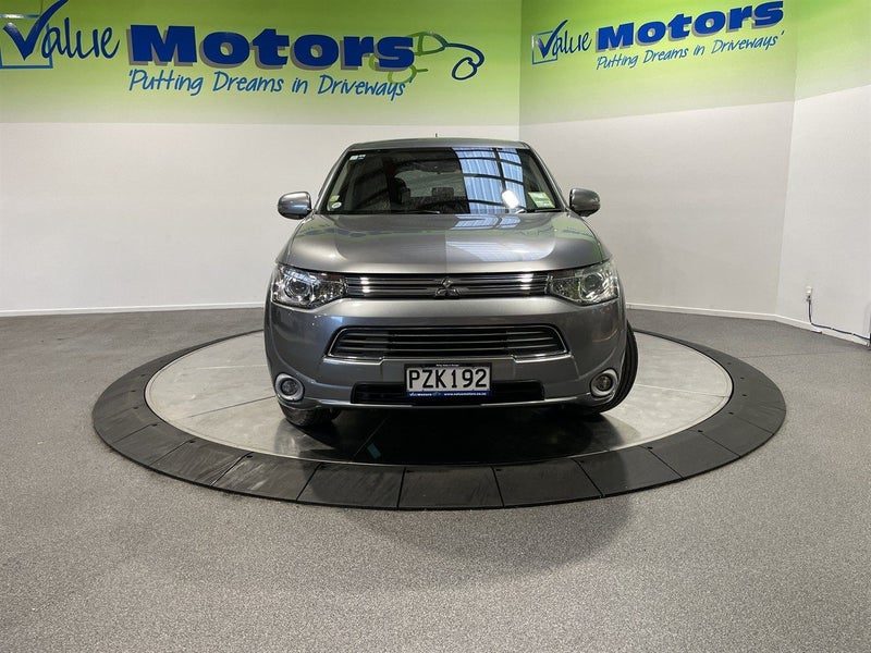 2014 Mitsubishi Outlander PHEV, photo 2