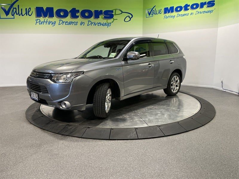 2014 Mitsubishi Outlander PHEV, photo 3