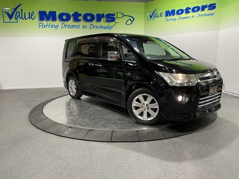 2012 Mitsubishi Delica 8 Seater