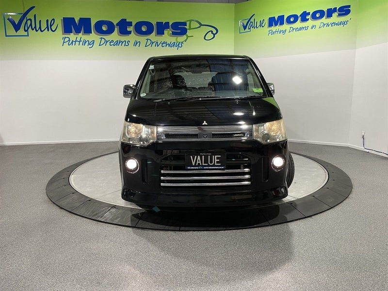 2012 Mitsubishi Delica 8 Seater, photo 2