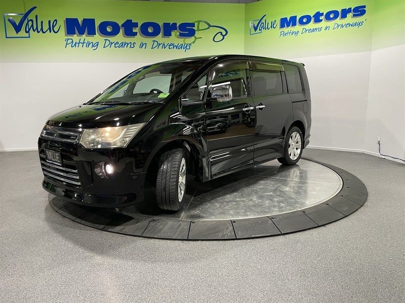 2012 Mitsubishi Delica 8 Seater, photo 3