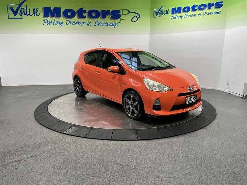 2013 Toyota Aqua Hybrid, photo 2