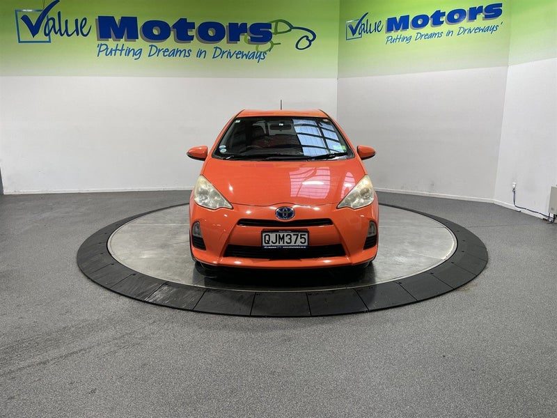 2013 Toyota Aqua Hybrid, photo 3