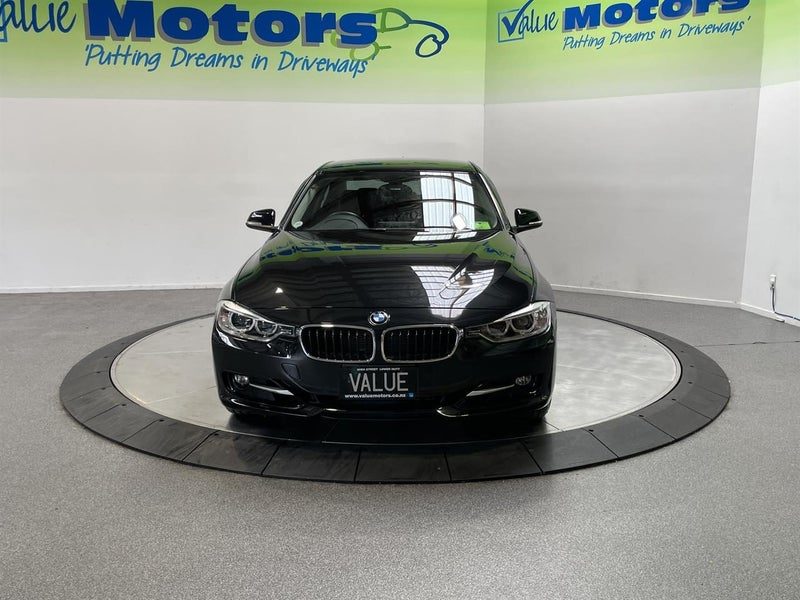 2012 BMW 320i, photo 2