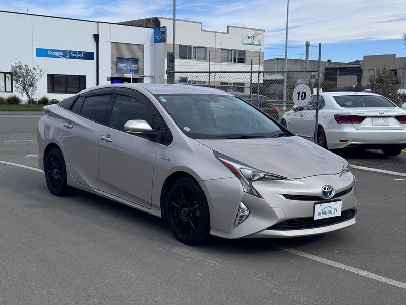 2018 Toyota Prius S Model New Shape, photo 3