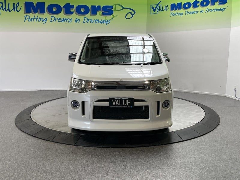 2013 Mitsubishi Delica D:5, photo 3