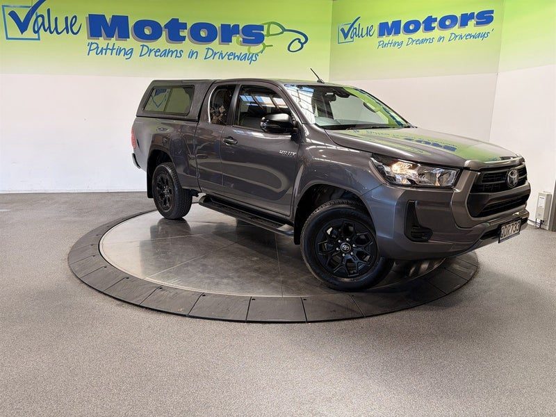 2023 Toyota Hilux SR .. LOW KMS .. CANOPY