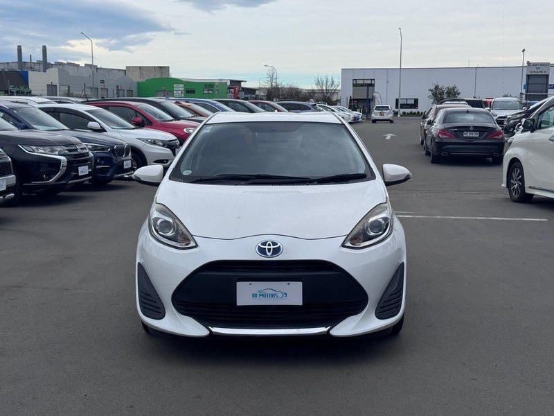 2018 Toyota Aqua, photo 2
