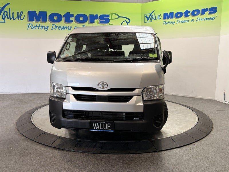 2020 Toyota Hiace 10 Seater Minibus, photo 2